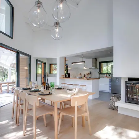 Villa Avec Piscine Proche Lac, Océan Et Forêt *