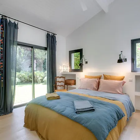 Avec Piscine Proche Lac, Océan Et Forêt *