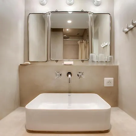 Avec Piscine Proche Lac, Océan Et Forêt