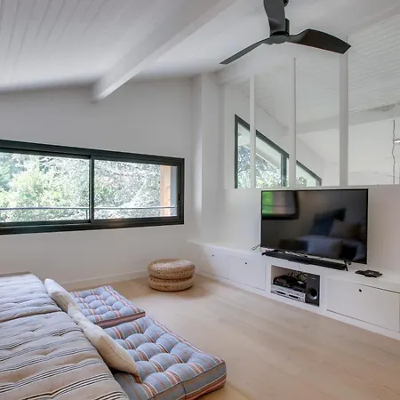 Avec Piscine Proche Lac, Océan Et Forêt