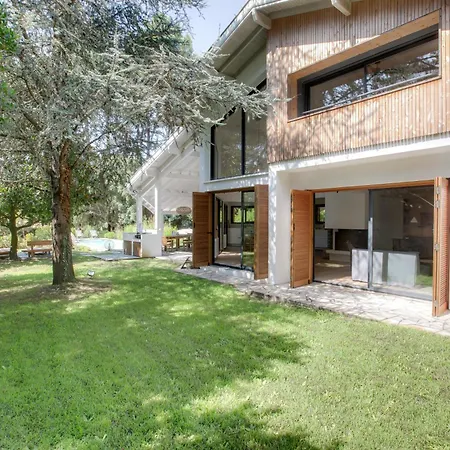 Avec Piscine Proche Lac, Océan Et Forêt