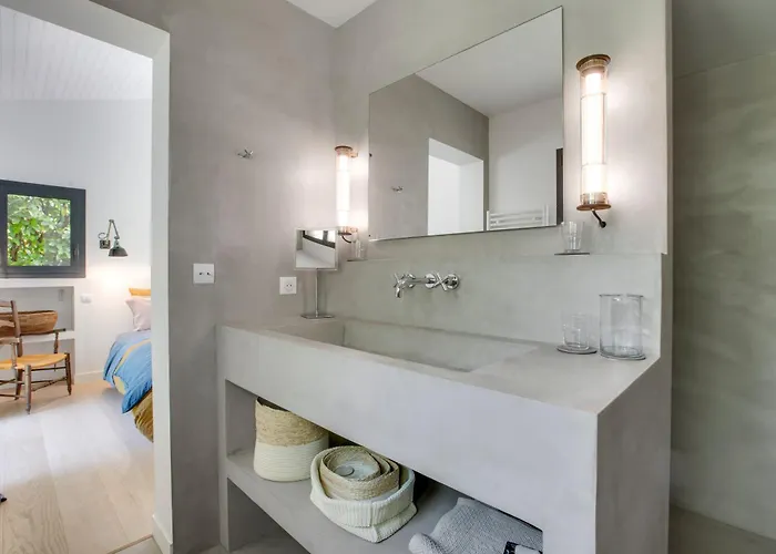 Avec Piscine Proche Lac, Ocean Et Foret *