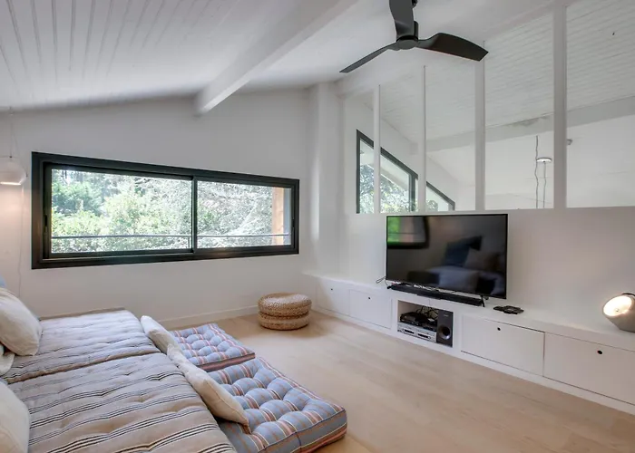 Avec Piscine Proche Lac, Ocean Et Foret