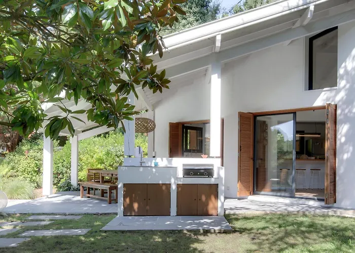 Avec Piscine Proche Lac, Ocean Et Foret *